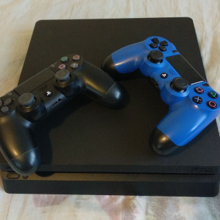 Игровая приставка PS4 + игры бесплатно
