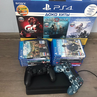 Игровая консоль PS4 с дисками