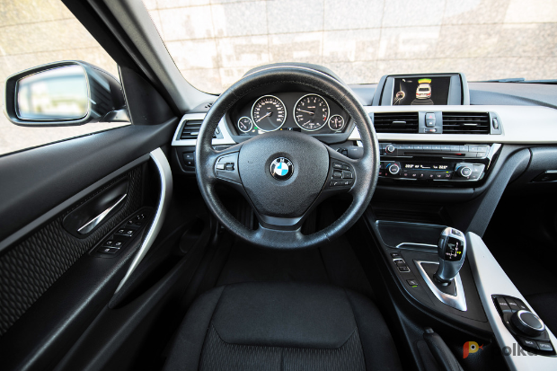Возьмите BMW 318i 2017 г.в. напрокат (Фото 7) в Москве