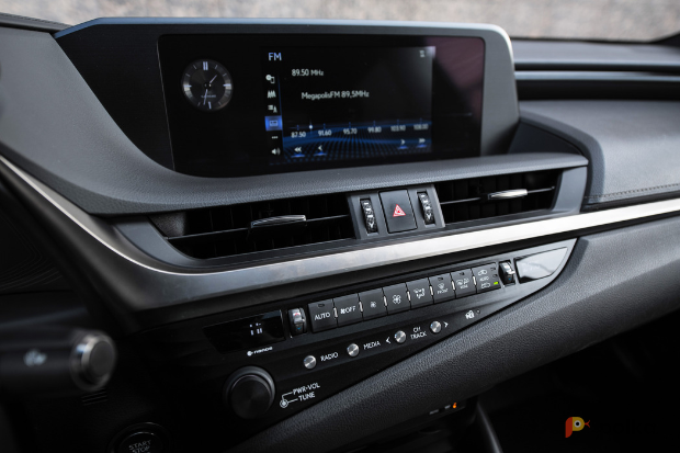 Возьмите Lexus ES 250 напрокат (Фото 8) в Москве